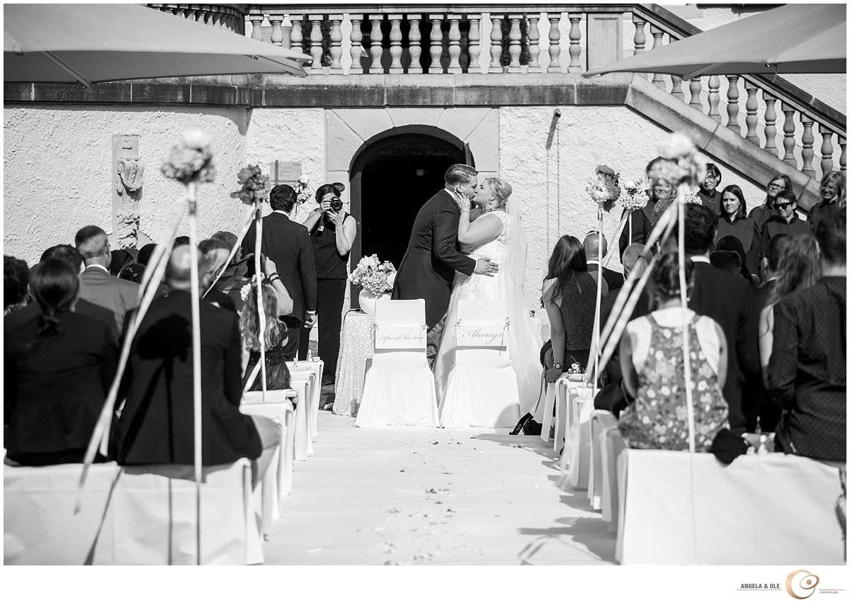Hochzeit auf Schloss Eulenbroich Hochzeitskuss